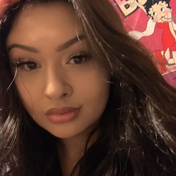 Meet your Posher, Dominique - Picture 1 of 1